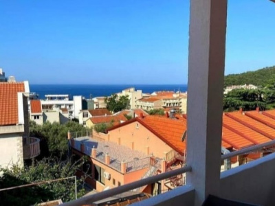 Apartment with sea view in the center of Petrovac